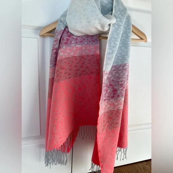 Gap scarf, soft and warm, perfect condition! - Picture 5 of 8